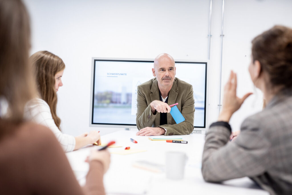 Fotografie einer Workshopsituation im Rahmen der Stakeholder-Analyse als Grundlage für die Begleitkommunikation eines Bauprojekts